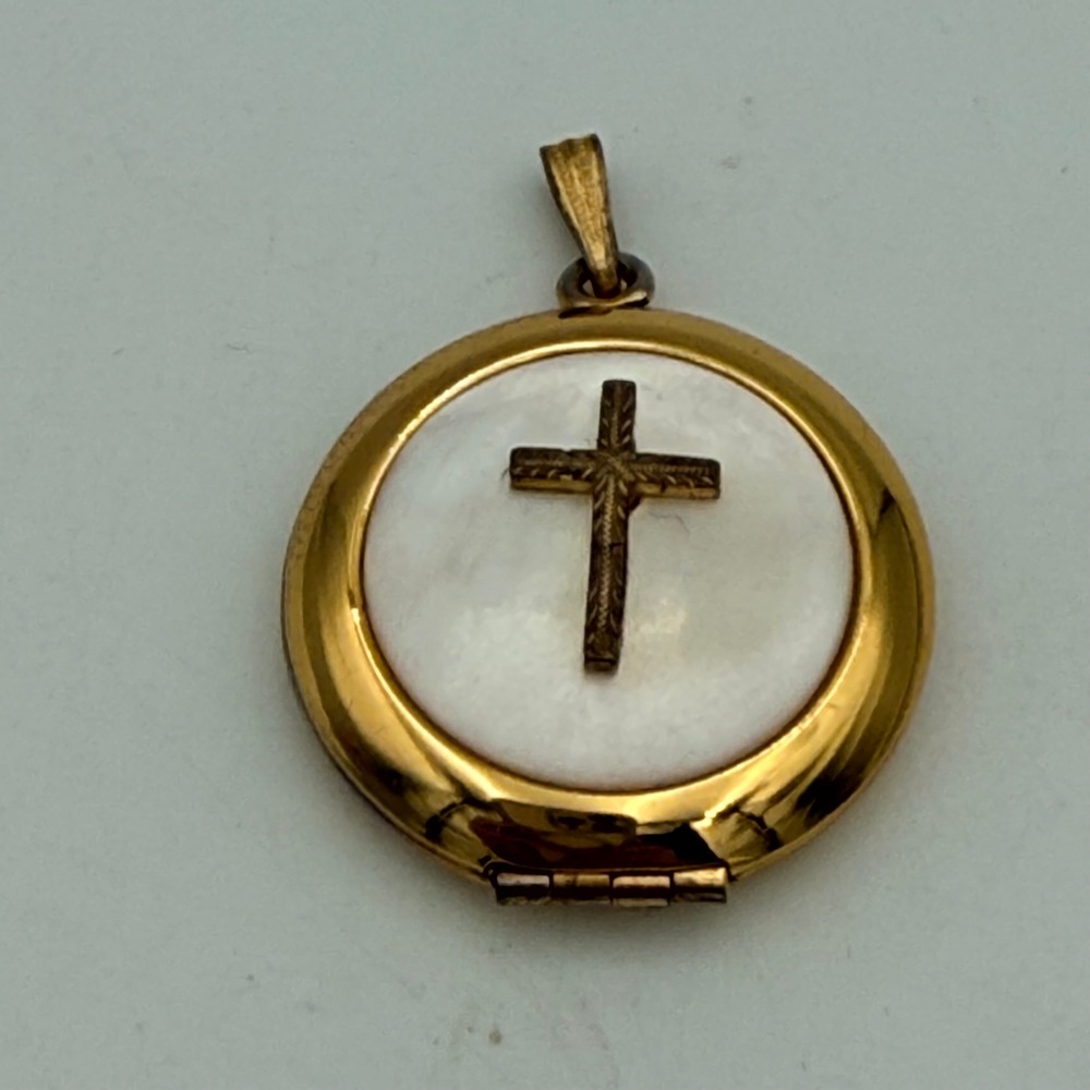 Vintage Gold Tone Mother of Pearl Cross Locket Round Photo Pendant Religious